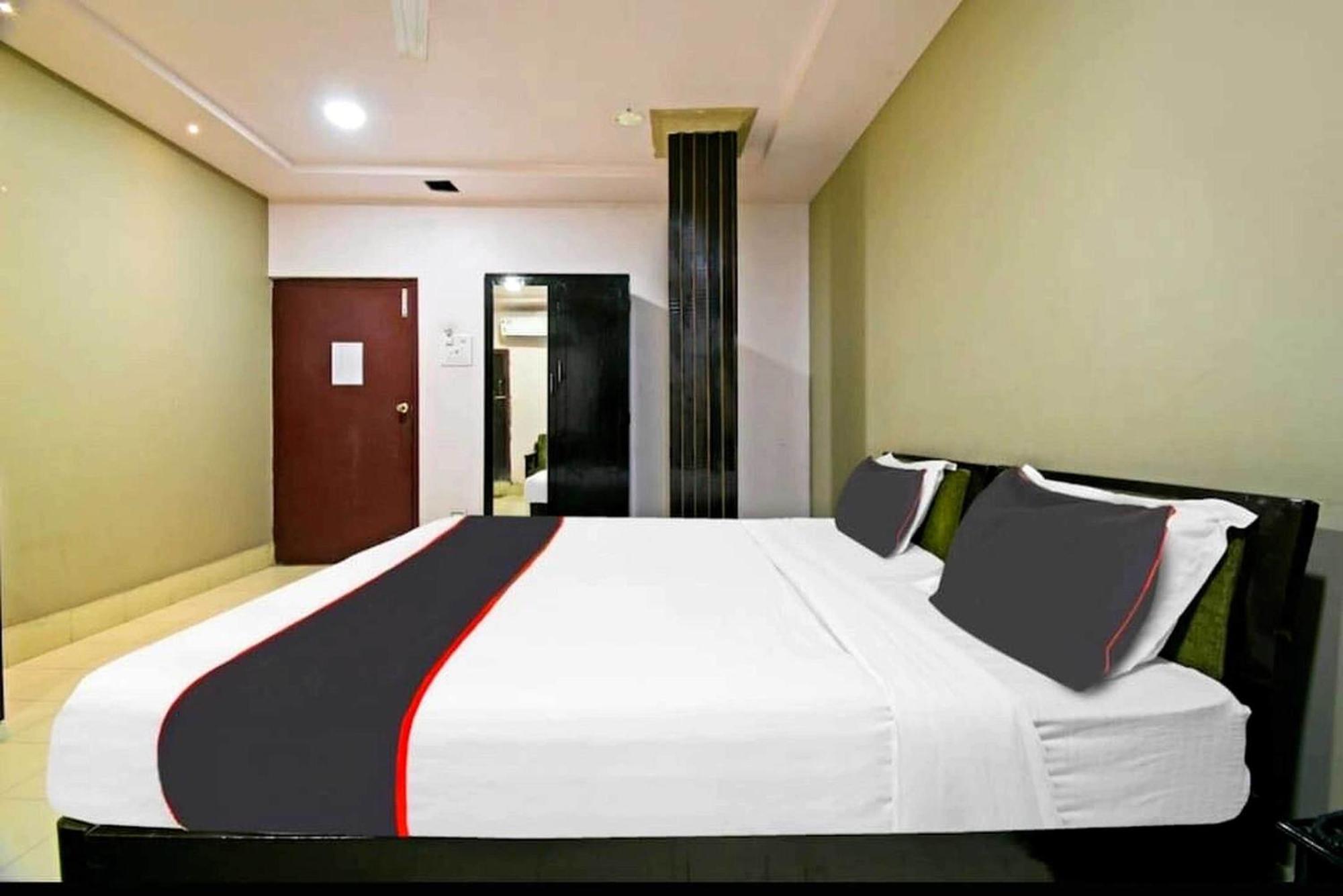 Jorhāt Collection O Megha Resort מראה חיצוני תמונה