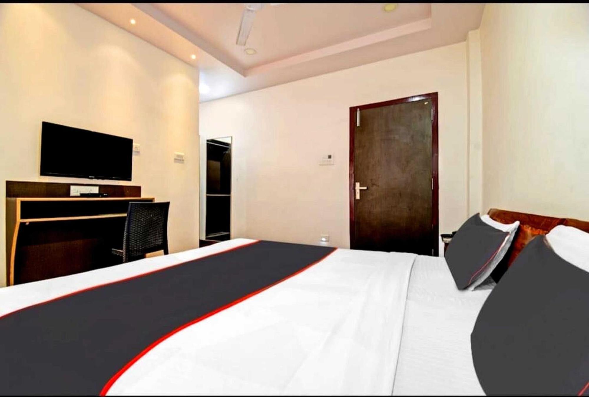 Jorhāt Collection O Megha Resort מראה חיצוני תמונה