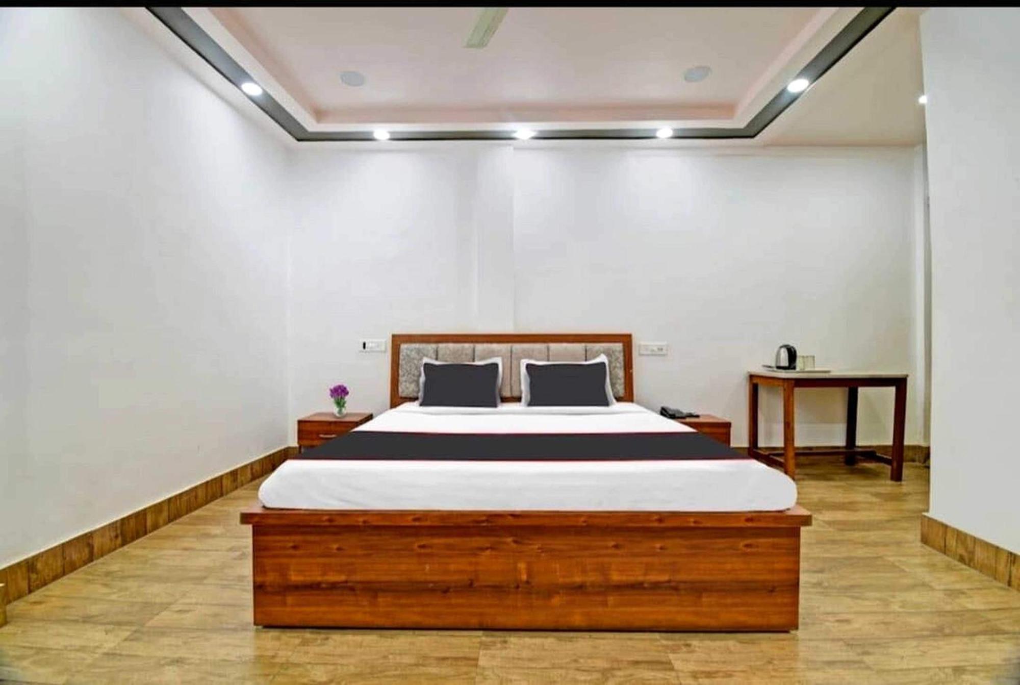 Jorhāt Collection O Megha Resort מראה חיצוני תמונה