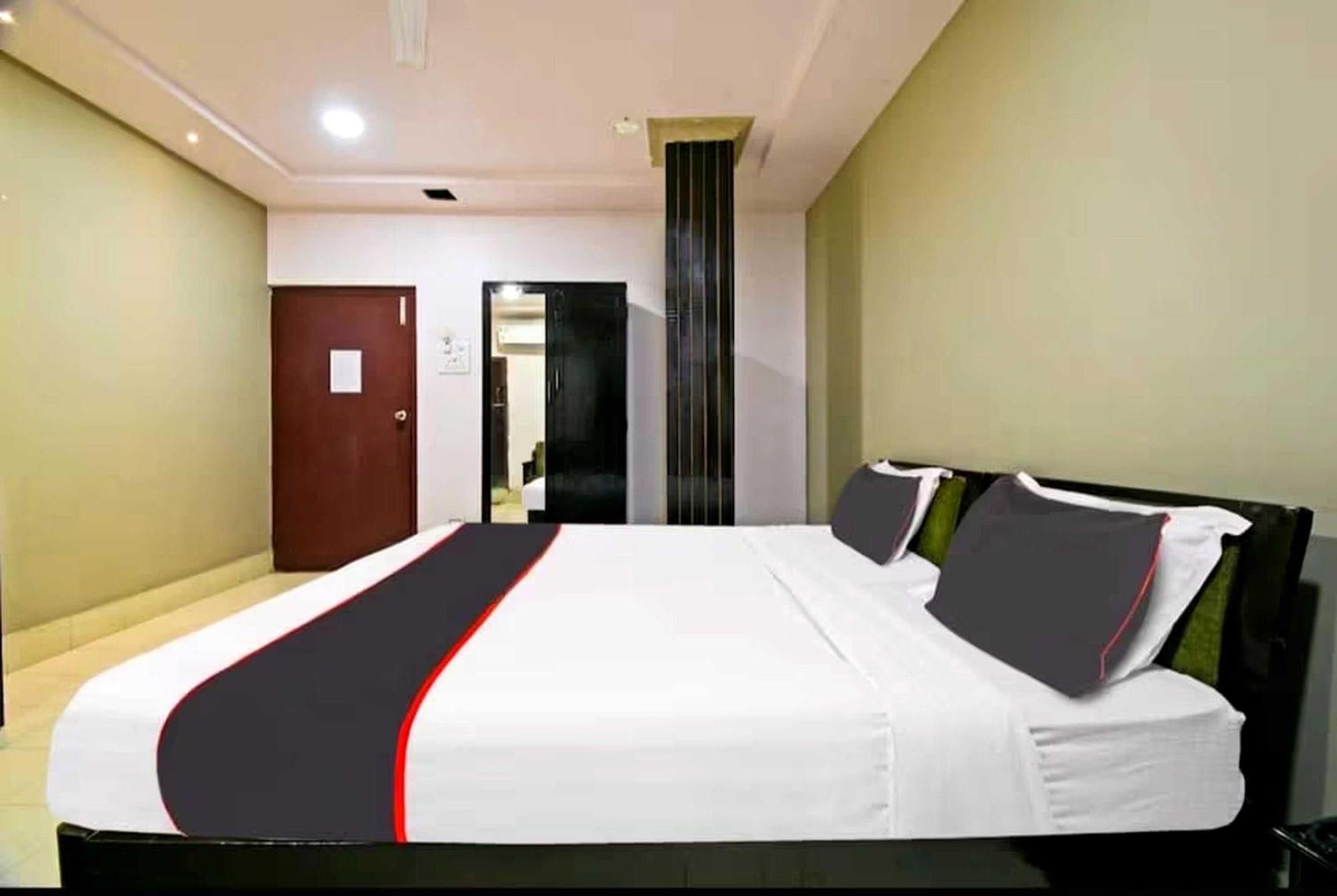 Jorhāt Collection O Megha Resort מראה חיצוני תמונה